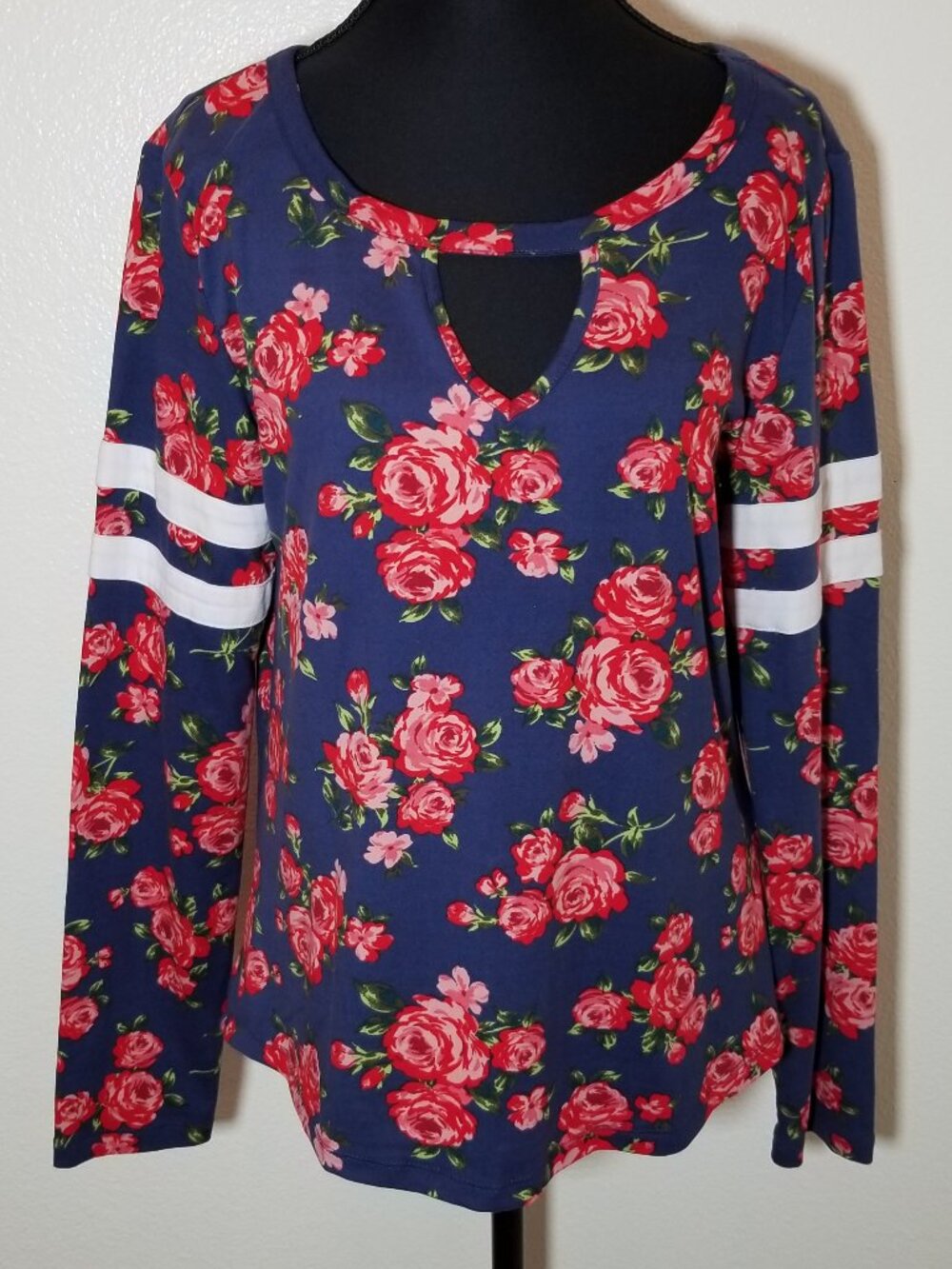Joe Boxer Womens‎ Medium Blue Floral Long Sleeves Keyhole Neck Soft Comfy NWOT